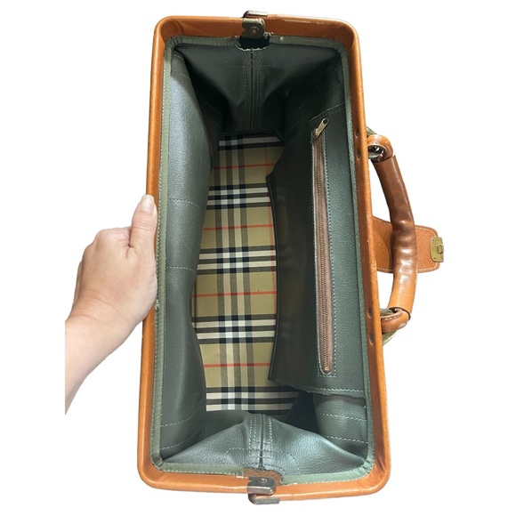 **SOLD**Large Vintage Burberry Duffle Doctor Purse Tote - Picture 3 of 13